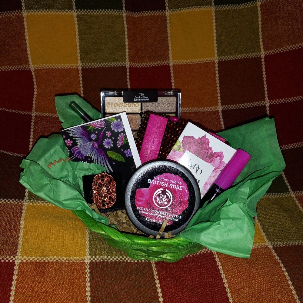 Holiday gift basket